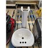 Image 1 : PEDESTAL SINK