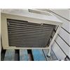 Image 2 : WINDOW AIR CONDITIONER