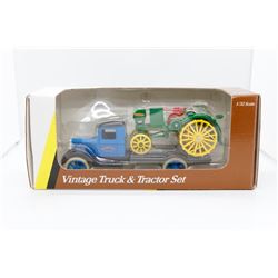 1931 Hawkeye Flatbed truck and 1919 Waterloo Boy Tractor 1:32