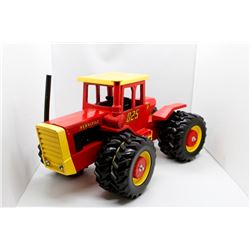 Versatile 825 #2108 1:16