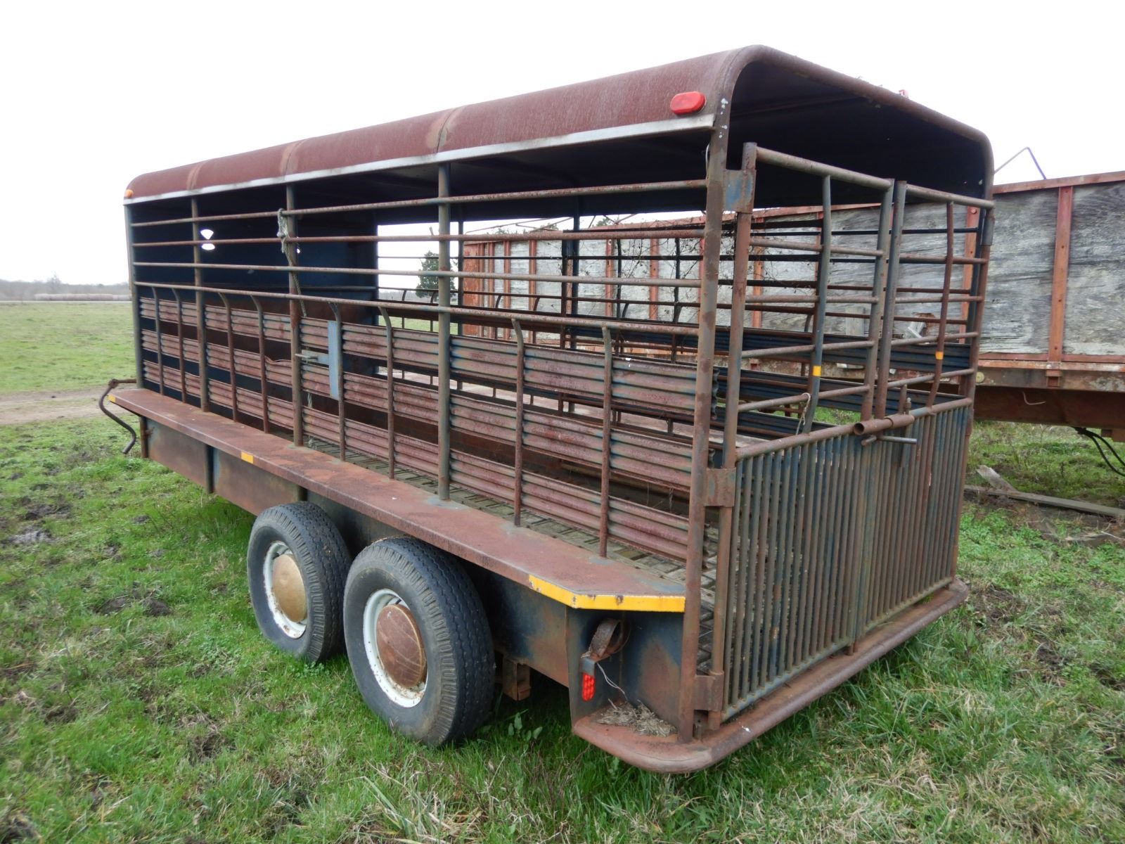 DR 16 FT LIVESTOCK TRAILER; VIN/SNDR12289119 T/A, GOOSENECK, BARN