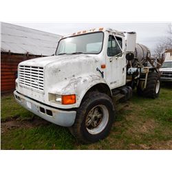 1990 INTERNATIONAL 4900 SPRAYER TRUCK; VIN/SN:1HTSDTVN8LH224970 --S/A, DIESEL ENGINE, 5&2 SPEED TRAN