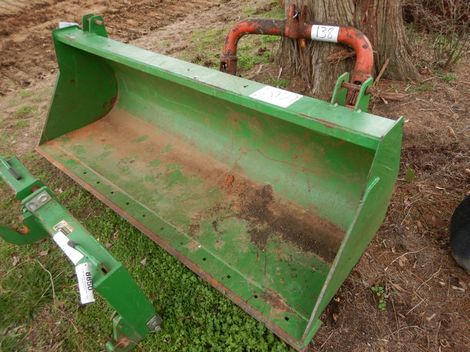 FRONT LOADER BUCKET