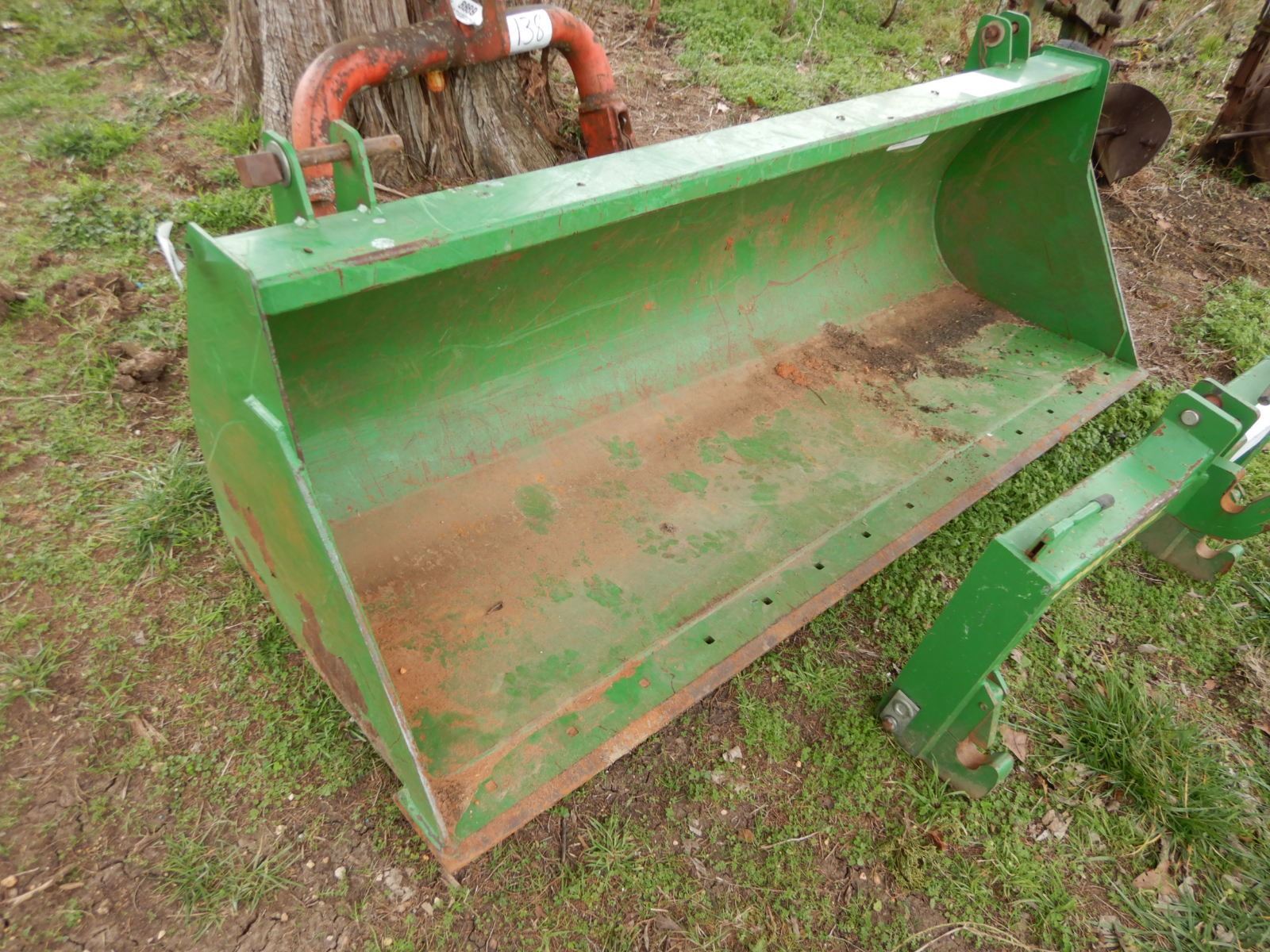 FRONT LOADER BUCKET