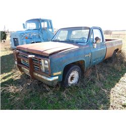 CHEVROLET CUSTOM DELUXE 2 PICKUP TRUCK --GAS ENGINE, 4 SPEED TRANS (BILL OF SALE ONLY)