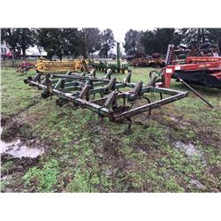 JOHN DEERE 1600 CHISEL PLOW