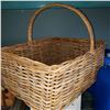 Image 3 : 2 LIQUID JUGS AND WICKER BASKET