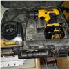 Image 2 : DE WALT 12V CORDLESS DRILL