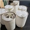 Image 3 : 8 WHITE BARRELS