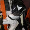 Image 2 : K2 SNOWBOARD W/ BINDINGS IN BAG AND 2 PAIRS OF BOOTS