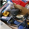 Image 2 : LINCOLN 12V CORDLESS GREASE GUN W/ CHARGER