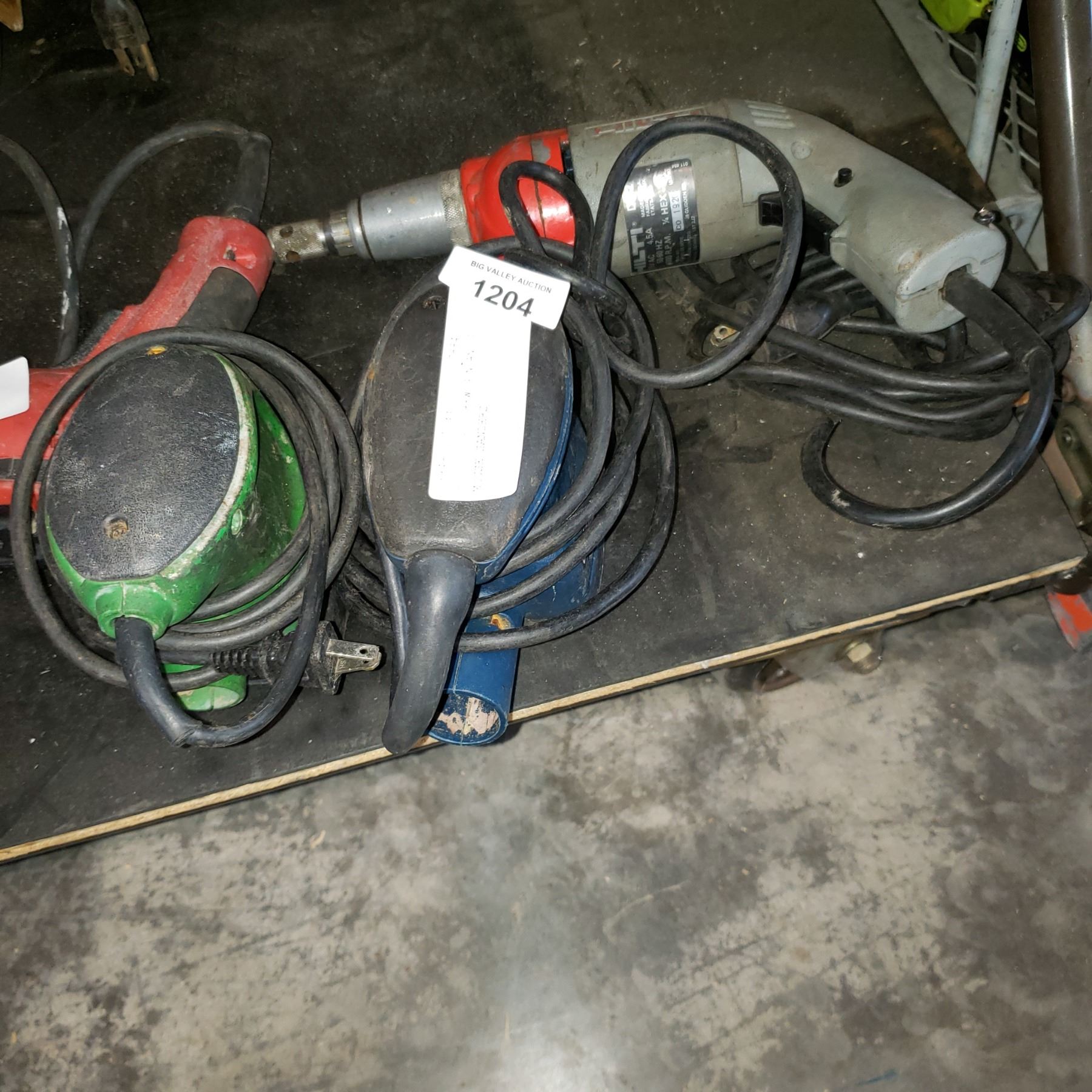 Dt2 Gun HILTI DT2 SCREW GUN AND 2 MOUSE SANDERS - Big Valley Auction
