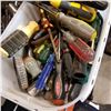 Image 2 : BIN OF SCREW DRIVERS