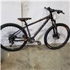 Image 1 : BLACK AND ORANGE SCOTT BIKE