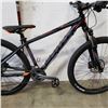 Image 2 : BLACK AND ORANGE SCOTT BIKE