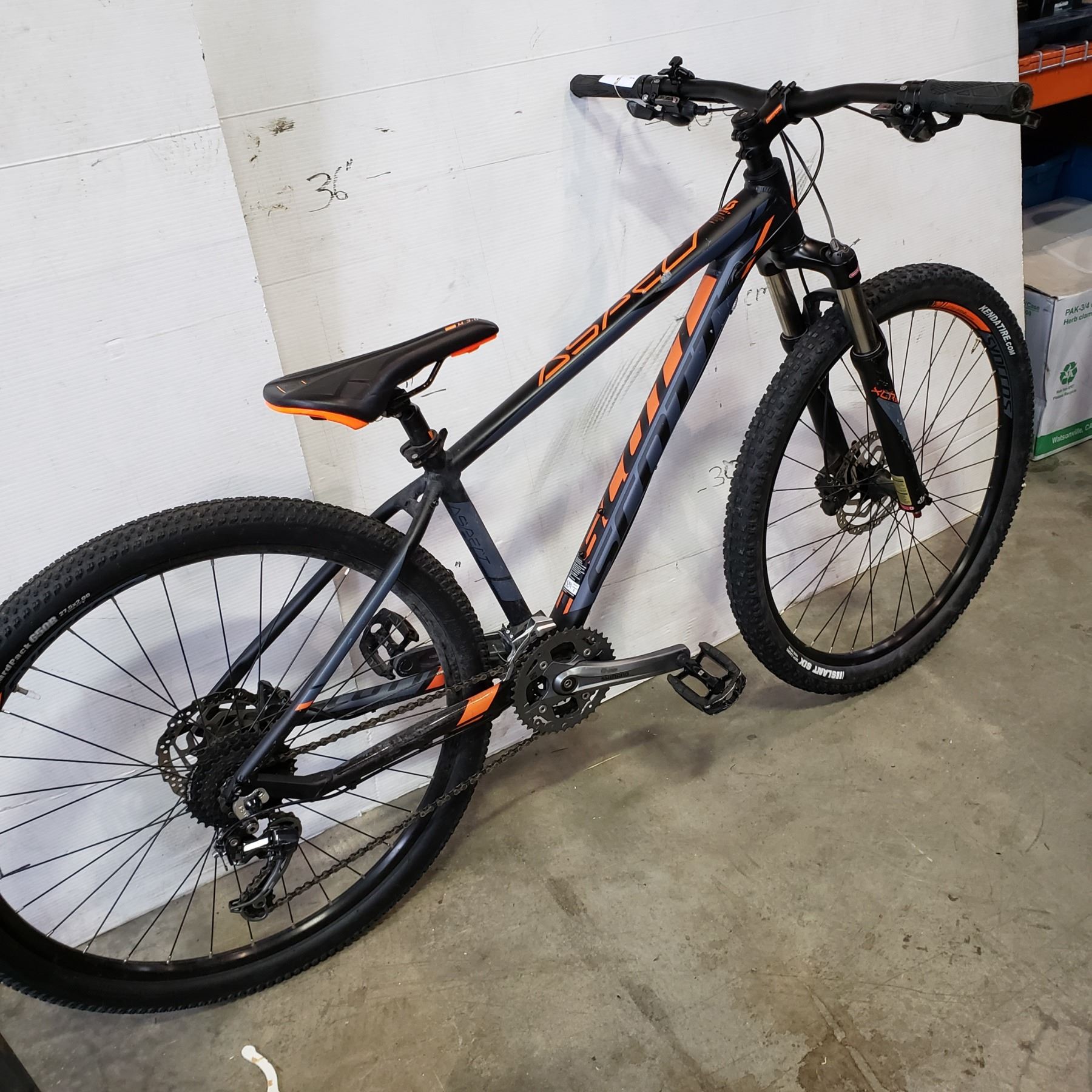 BLACK AND ORANGE SCOTT BIKE black-and-orange-scott-bike