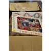Image 2 : LOT OF VINTAGE XMAS ORNAMENTS AND DECOR