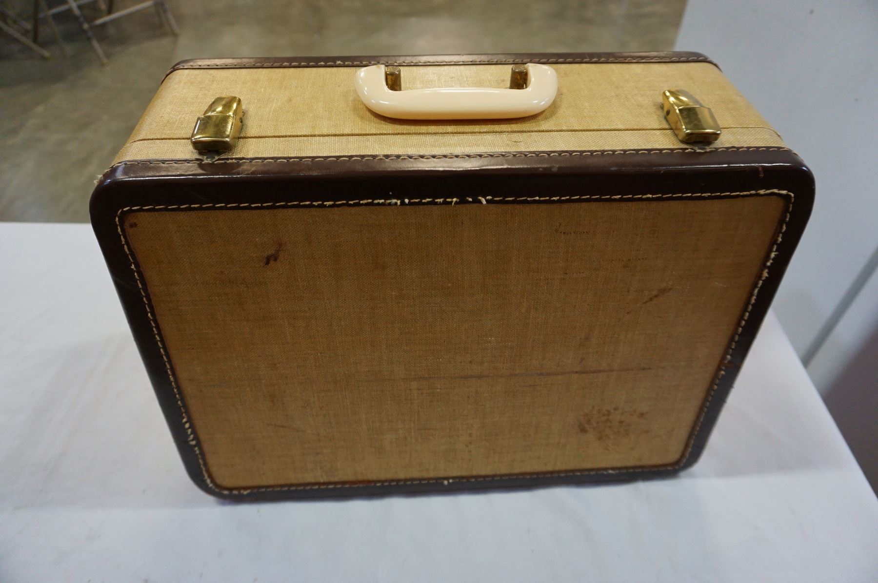 VINTAGE SINGER IN CASE 301A SEWING MACHINE