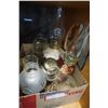 Image 2 : BOX OF VINTAGE OIL LAMPS