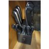 Image 2 : ANCHOR HOCKING WARMING DISH AND KNIVES IN BLOCK