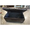 Image 2 : LEATHER TUFTED STORAGE OTTOMAN