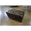 Image 3 : LEATHER TUFTED STORAGE OTTOMAN