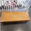 Image 2 : COFFEE TABLE ON CASTORS
