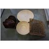 Image 1 : ASSORTMENT OF WOOD AND WICKER TRAYS W/ BASKETS