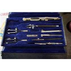KE DORIC PROTRACTOR SET IN CASE