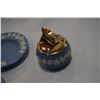 Image 3 : WEDGEWOOD ASHTRAYS AND TABLE LIGHTER