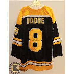 BOSTON BRUINS XL JERSEY SIGNED BY KEVIN HODGE,