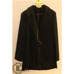 EARLY 1900S MENS CUTAWAY FORMAL JACKET WITH TAILS.