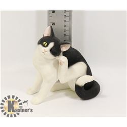 NEW BLACK AND WHITE CAT FIGURE