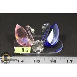 CRYSTAL SWANS ON STAND