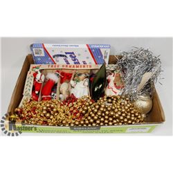 FLAT OF VARIOUS CHRISTMAS ORNAMENTS & DECOR