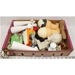 SALT AND PEPPER SINGLES WITH COLLECTIBLES