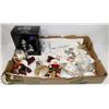 Image 1 : LARGE FLAT OF CHRISTMAS ORNAMENTS & COLLECTIBLES.