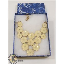 VINTAGE GLASS FLOWER NECKLACE