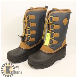 CANADIANA WINTER BOOTS SIZE 5.