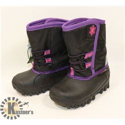 WEATHER SPIRITS GIRLS SIZE 5 WINTER BOOTS.