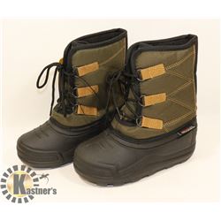 WEATHER SPIRITS BOYS SIZE 1 WINTER BOOTS.