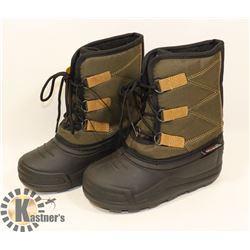 WEATHER SPIRITS BOYS SIZE 1 WINTER BOOTS.