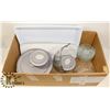 Image 1 : BOX W/3-PC GLASS PYREX STORAGE SET