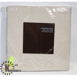 NEW HUDSON PARK COLLECTION CHEVRON BLANKET