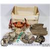 Image 1 : WOODEN BOX WITH PETRIFIED WOOD, LARGE CRAB AND