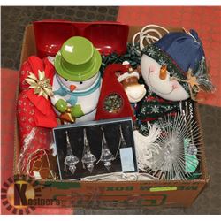 BOX OF CHRISTMAS DECOR INCL. BOBBLE