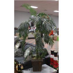 ARTIFICIAL FERN PLANT IN SQUARE