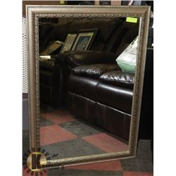 GOLDEN-BROWN DECORATIVE HANGING