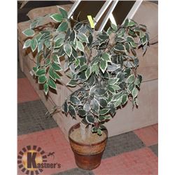 ARTIFICIAL TREE IN SQUARE DECORATIVE