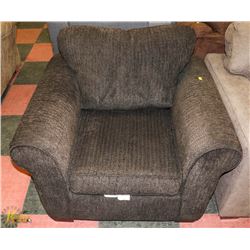 FABRIC SOFA CHAIR ON CHOICE 43"